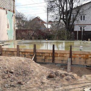 Заливка бетона монолитной плиты для пристройки к дому в Истринском р-не